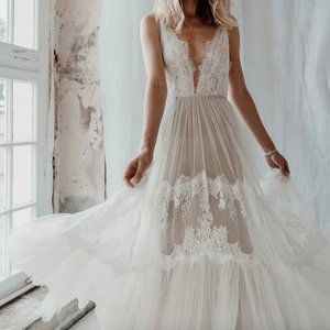 Willowby by Watters Clementine Wedding Gown (Ivory / Nude), Size 8